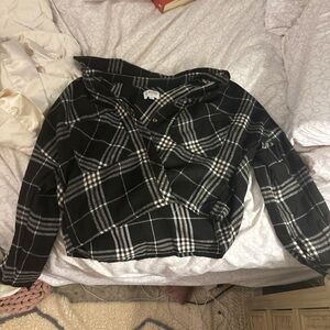 Black and white plaid sweater cute cropped like new trendy size medium
